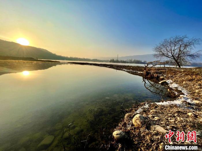 圖為青海省化隆縣黃河濕地景色?！±钣穹?攝