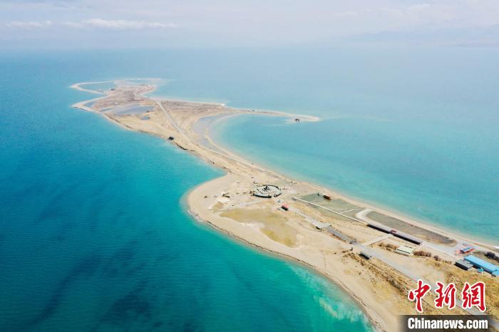 圖為青海湖?！±罱瓕?攝