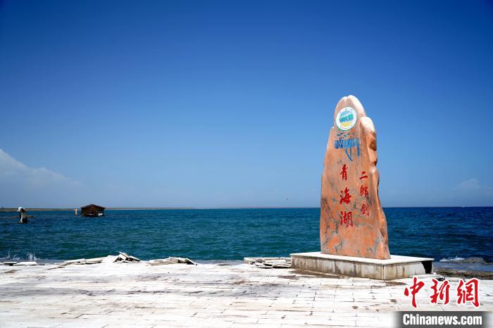 圖為青海湖景區(qū)一角?！O睿 攝