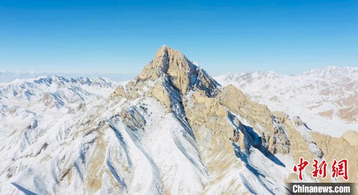 圖為山川被白雪覆蓋?！《继m縣融媒體中心供圖