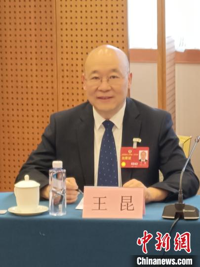 圖為全國(guó)政協(xié)委員，農(nóng)工黨青海省委會(huì)主委王昆。　受訪者供圖