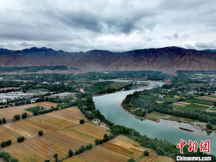 圖為黃河岸畔景色。(資料圖) 李玉峰 攝