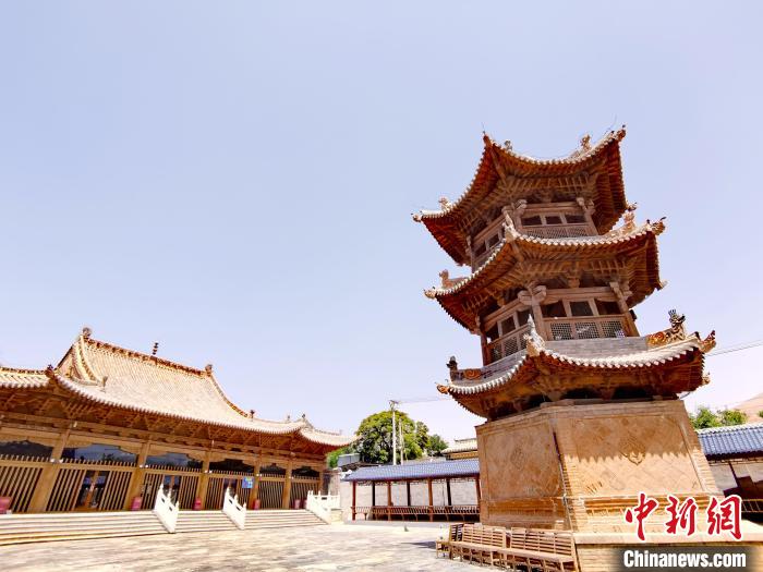 圖為阿河灘清真寺局部。　張?zhí)砀?攝