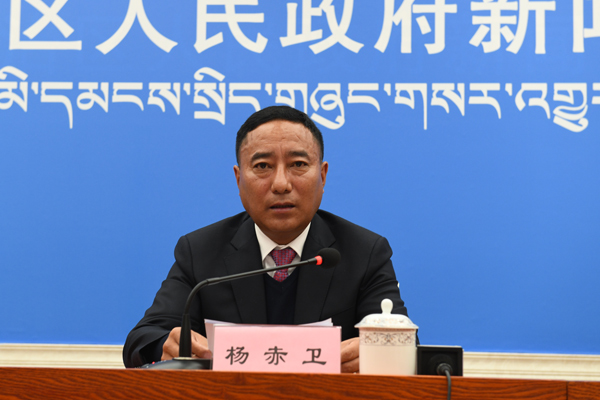 楊赤衛(wèi) 林芝市常委、政府副市長.JPG