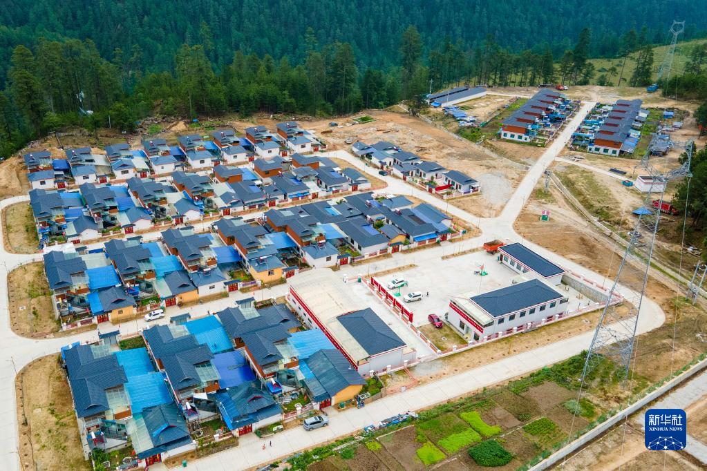 西藏林芝：易地搬遷，迎來(lái)幸福新生活