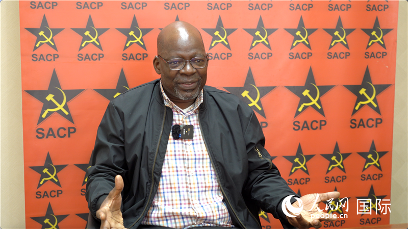 南非共產(chǎn)黨總書記索利 馬派拉接受人民網(wǎng)記者采訪。人民網(wǎng) 劉暢攝