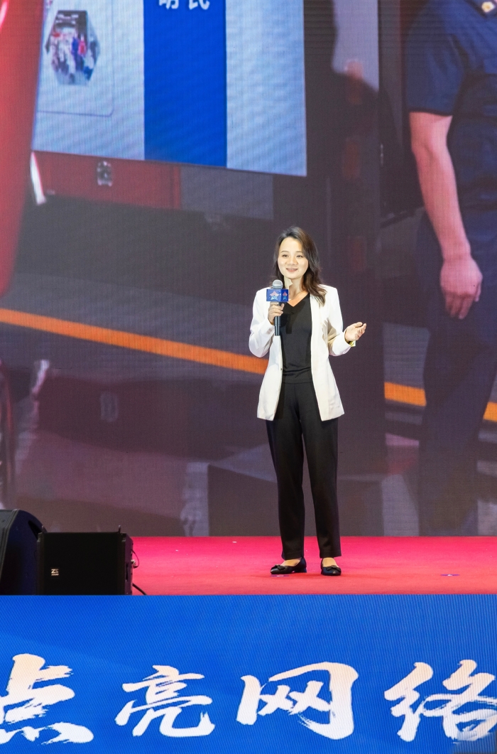 楊洸分享《繪制網(wǎng)絡文明“畫像”》