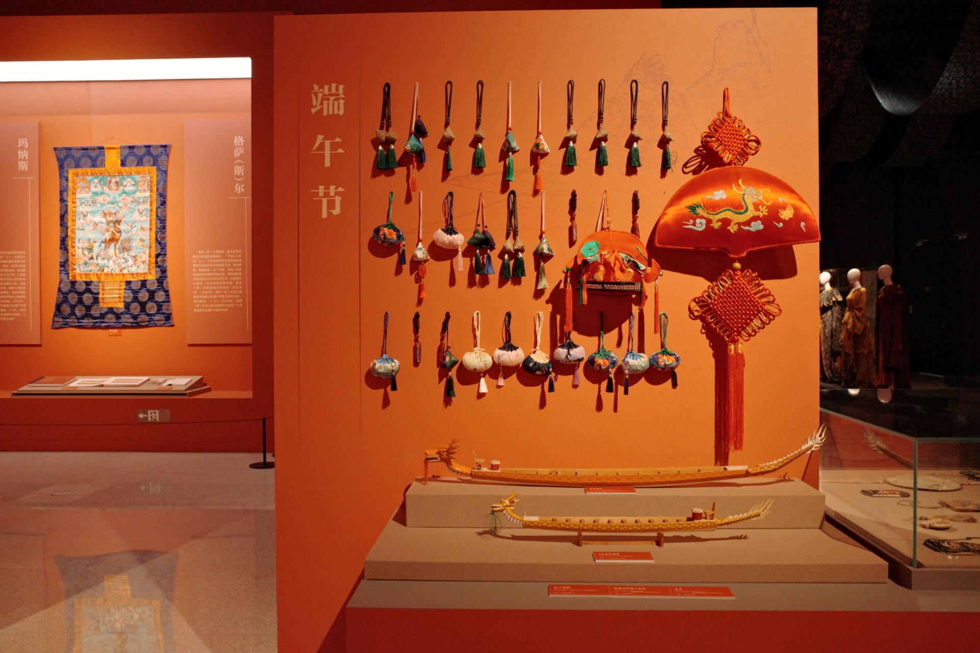 “氣象萬(wàn)千——中國(guó)非遺保護(hù)實(shí)踐主題展”展示了端午節(jié)主題的非遺。人民網(wǎng)記者 劉微攝