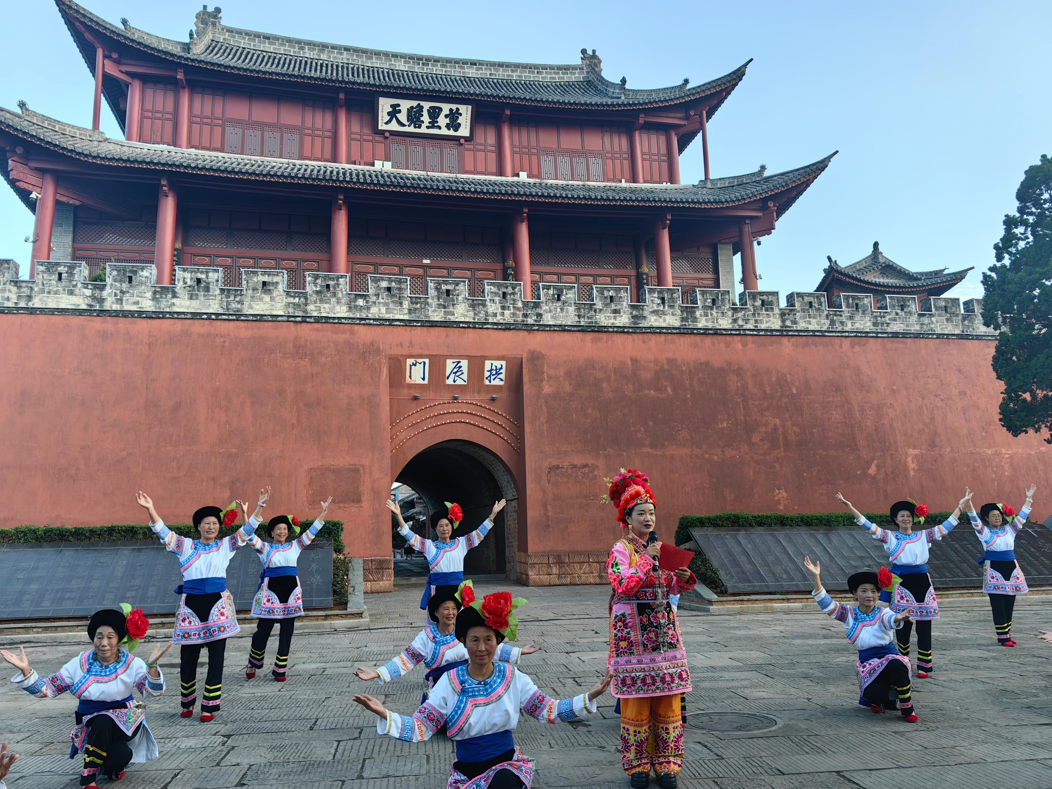 云南大理巍山舉辦普法宣傳活動(dòng)。人民網(wǎng)記者 孝金波攝
