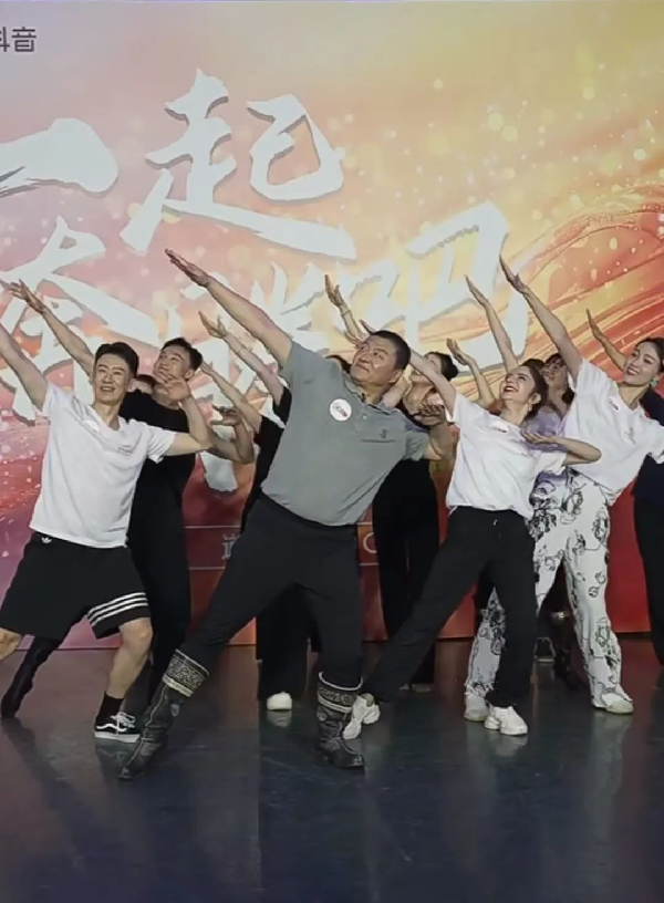 講好中華民族共同體故事，讓網(wǎng)絡(luò)“連心”更“聚心”