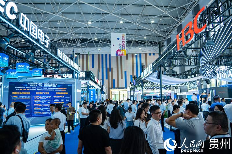 3、2024數(shù)博會共吸引400余家展商參展。人民網(wǎng) 陽茜攝.jpg
