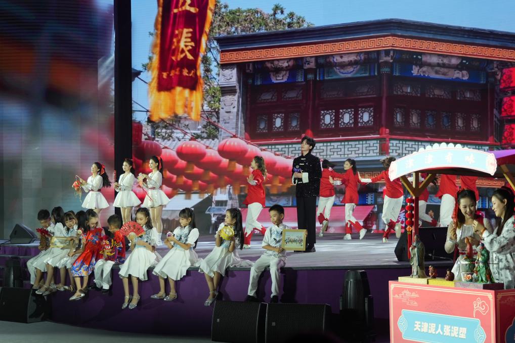 《津門謠》節(jié)目現(xiàn)場。人民網(wǎng)記者 于凱攝