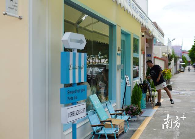 崖口村的網(wǎng)紅咖啡店。