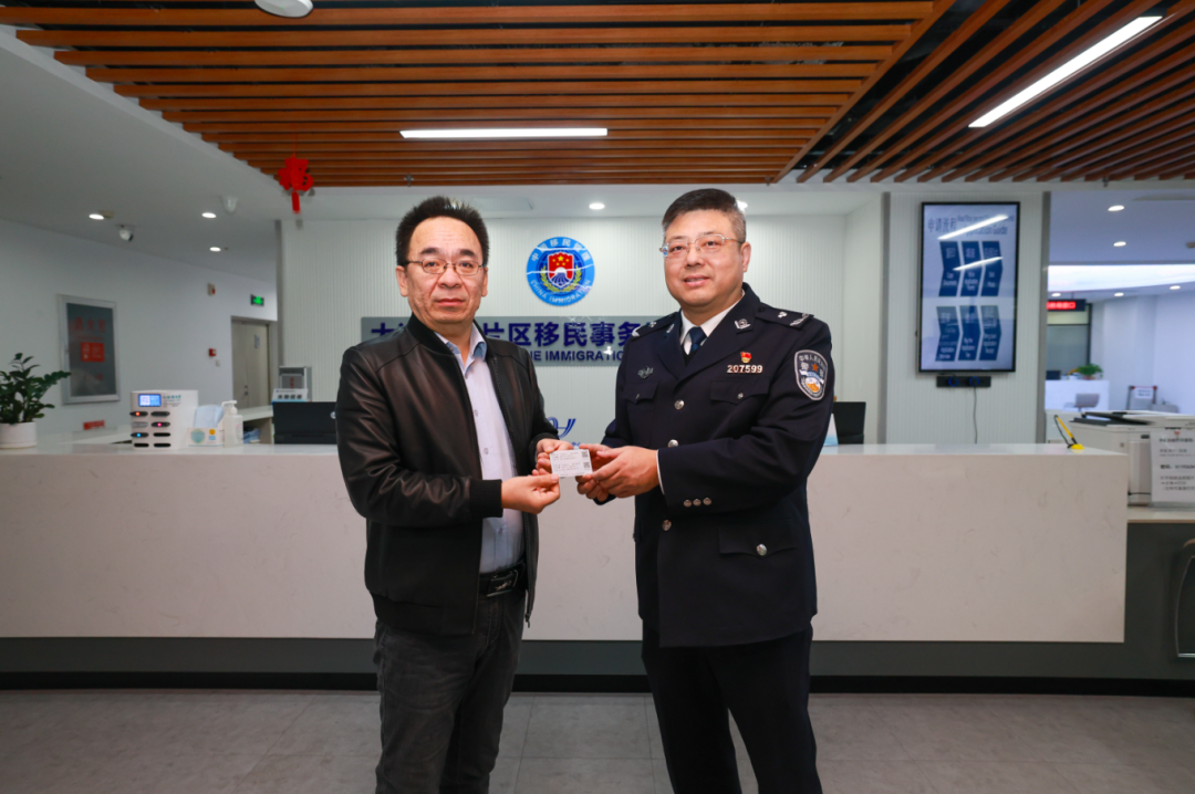 全省首張往來港澳人才簽注落地大連自貿(mào)片區(qū)。遼寧自貿(mào)試驗(yàn)區(qū)大連片區(qū)供圖