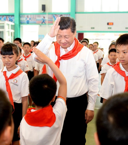 2014年5月30日，習(xí)近平總書記來到北京市海淀區(qū)民族小學(xué)，參加慶?！傲弧眹H兒童節(jié)活動(dòng)。