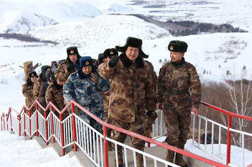  2014年1月26日上午，習(xí)近平來(lái)到內(nèi)蒙古邊防某團(tuán)三角山哨所，看望正在執(zhí)勤的戰(zhàn)士。新華社記者 李剛 攝