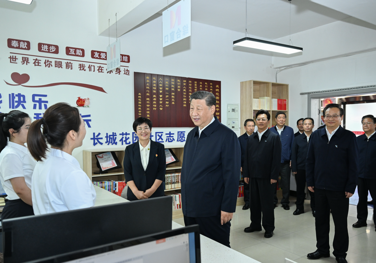 2024年6月19日，習(xí)近平總書記來到寧夏銀川市金鳳區(qū)長城花園社區(qū)考察。