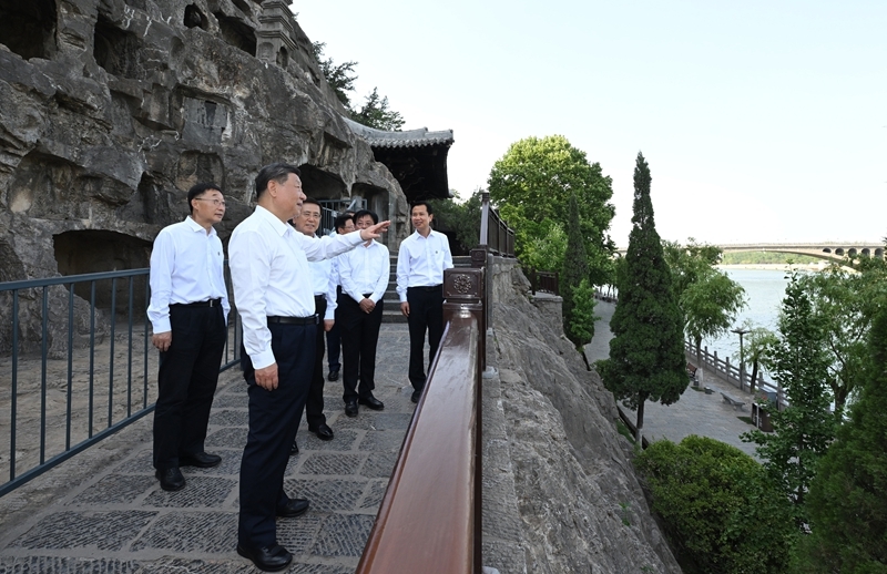 2025年5月19日至20日，中共中央總書記、國家主席、中央軍委主席習近平在河南考察。這是19日下午，習近平在洛陽龍門石窟考察。新華社記者 謝環(huán)馳 攝