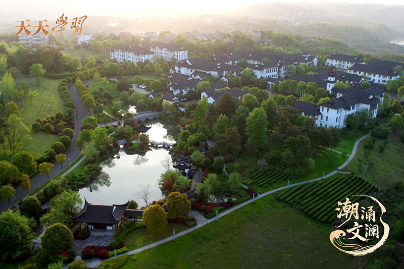 如今，越劇不僅活躍在嵊州人日常生活的一個個角落，也深深烙印在嵊州人的精神血脈之中。圖為古色古香的嵊州越劇藝術(shù)學(xué)校。