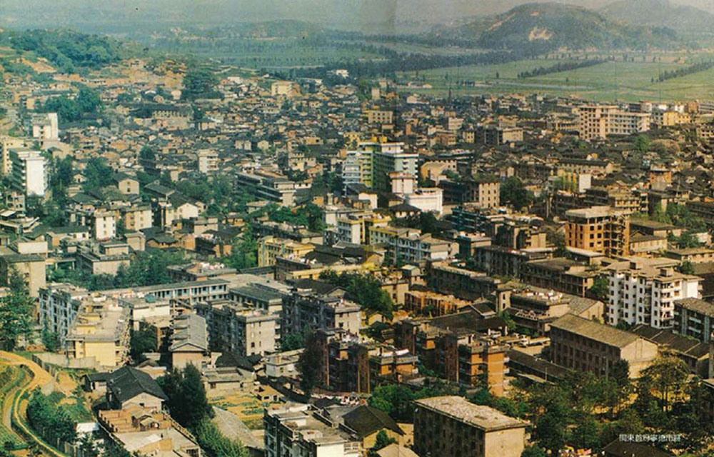 1988年寧德城區(qū)風貌。（圖源：《習近平在寧德》）