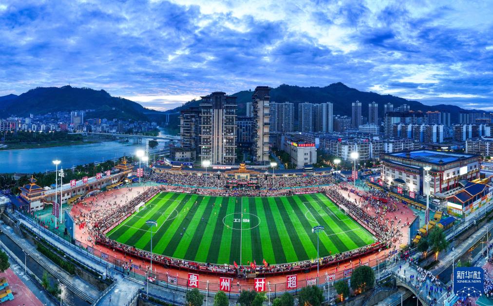 這是2025年8月23日拍攝的首屆“村超”全國(guó)賽總決賽現(xiàn)場(chǎng)。新華社記者楊文斌攝