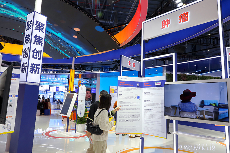 2025年11月9日，上海，第八屆進(jìn)博會（醫(yī)療器械及醫(yī)藥保健展區(qū)）。