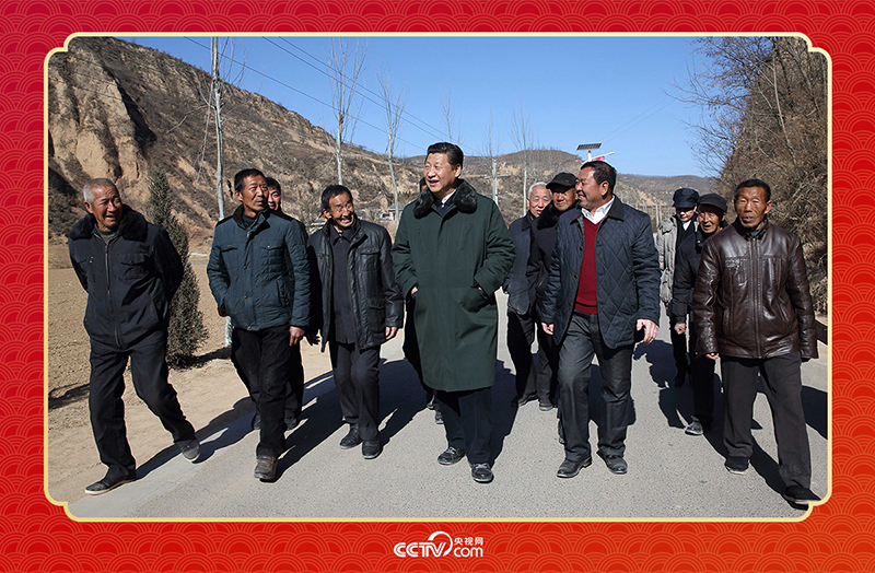 2015年春節(jié)前夕，習(xí)近平總書記回到陜西延安梁家河村看望鄉(xiāng)親。