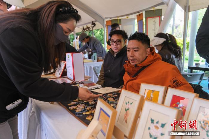 西藏開展助殘主題系列活動殘疾人創(chuàng)業(yè)產(chǎn)品展銷熱