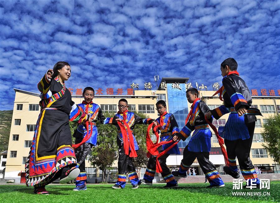 (文化)(1)四川阿壩:高原民族傳統(tǒng)文化煥發(fā)新生機