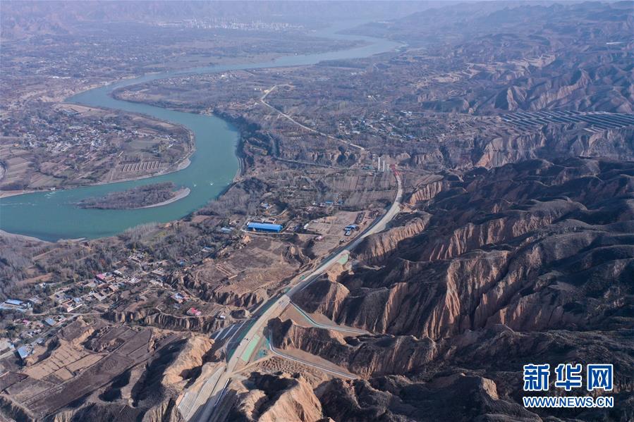 （經(jīng)濟）（1）青海馬康公路進(jìn)入路面施工階段