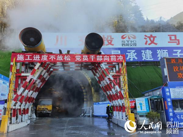 獅子坪隧道口。郭瑩 攝