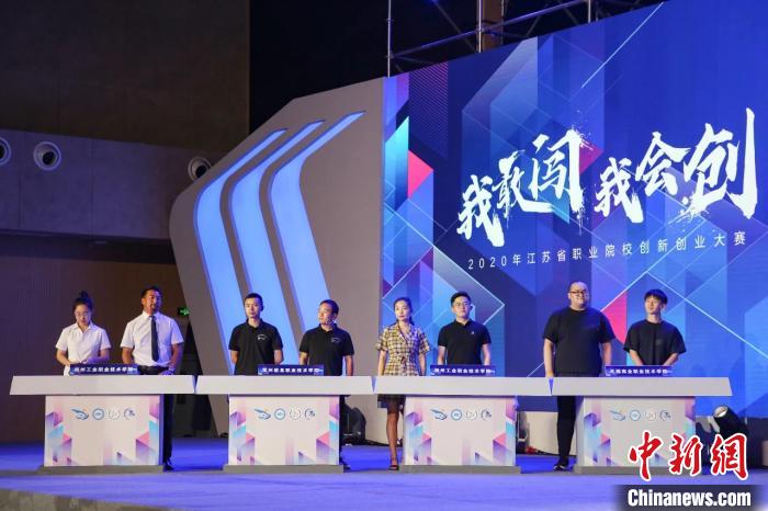 圖為拉東參加“建行杯”第六屆中國國際“互聯(lián)網(wǎng)+”大學(xué)生創(chuàng)新創(chuàng)業(yè)大賽省賽?！∈茉L者供圖 攝