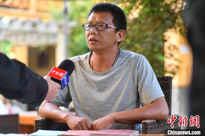 圖為和澗秋接受記者采訪。　劉冉陽 攝