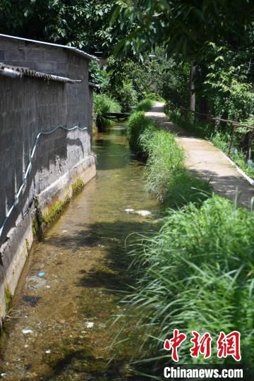 圖為至今仍在流淌的楚援溝?！⑷疥?攝