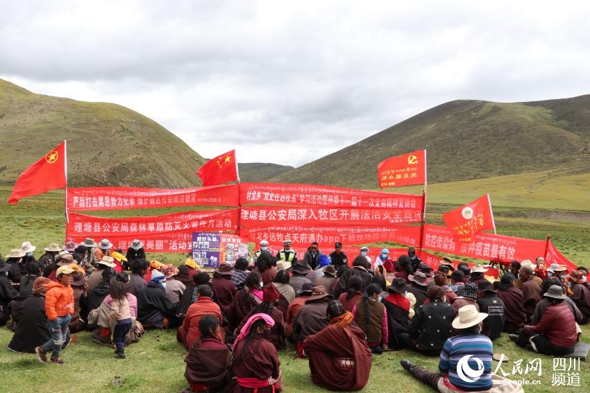 草地上宣講。巴登攝