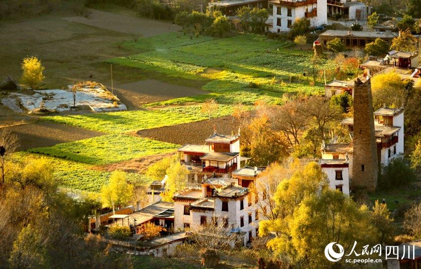 丹巴美景。李永安攝