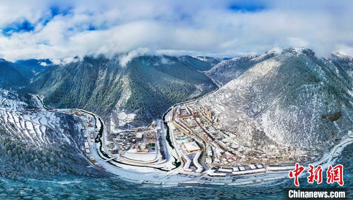 壤塘的雪后美景?！∪捞量h融媒體中心供圖