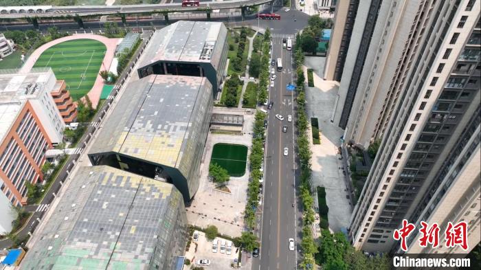 匯泉路社區(qū)一角?！「呒午?攝