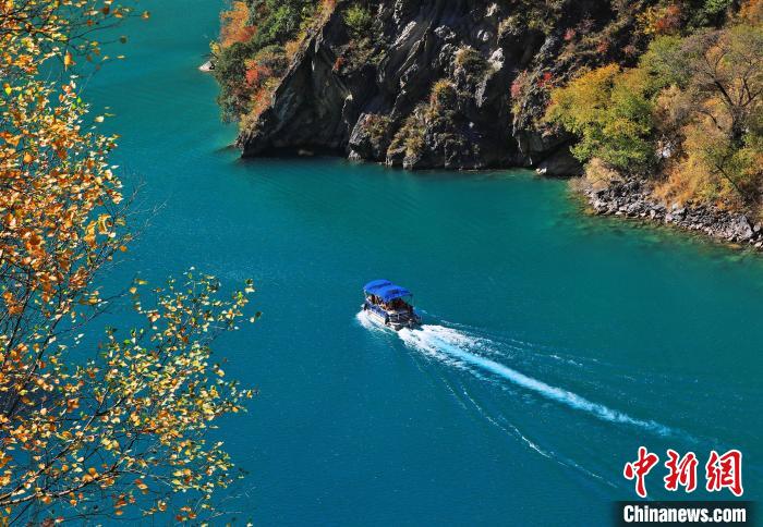 松坪溝風(fēng)光?！『吻搴?攝