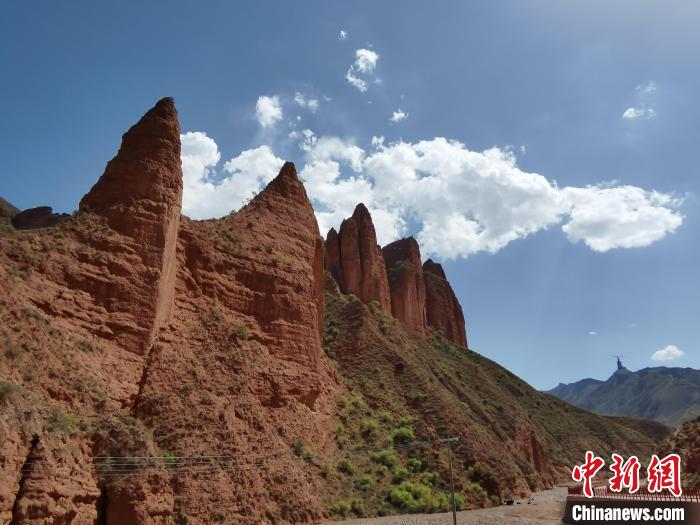 圖為坎布拉地貌。(資料圖) 張?zhí)砀?攝