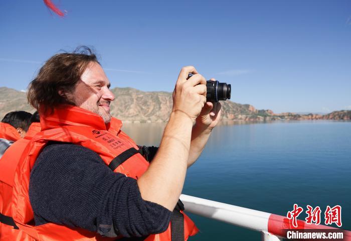 多國(guó)政黨代表暢游青?？膊祭瓏?guó)家地質(zhì)公園