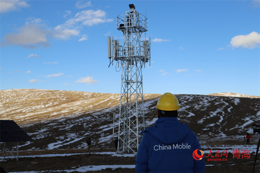 逆光下的中國移動(dòng)5G基站。人民網(wǎng) 陳明菊攝