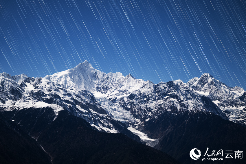 梅里雪山“星河流淌”奇觀。趙一舟攝
