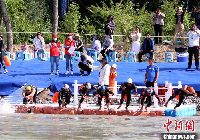 青海貴德：中外泳士劈波斬浪逐黃河