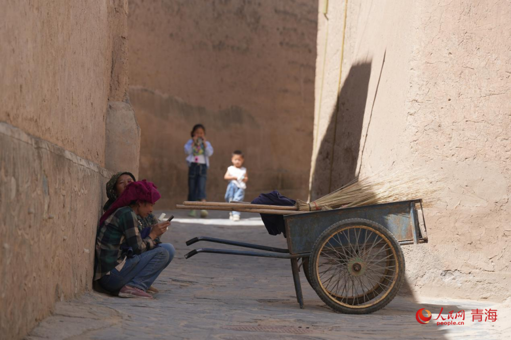 郭麻日古堡的煙火氣。人民網(wǎng) 陳明菊攝