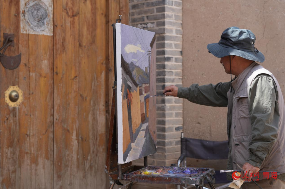 藝術(shù)駐留在同仁傳統(tǒng)村落。人民網(wǎng) 陳明菊攝