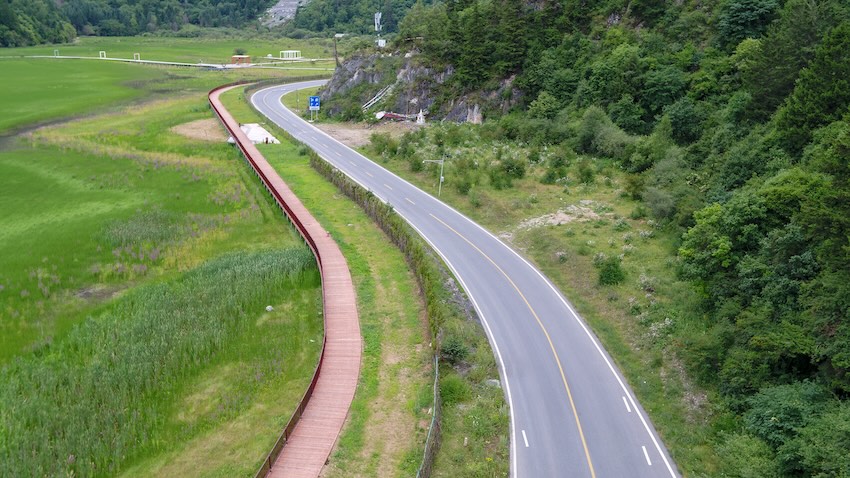 甘海子景區(qū)的漫游道。四川省交通運(yùn)輸廳公路局供圖