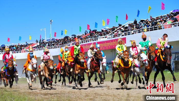 圖為開(kāi)賽瞬間?！垈?攝