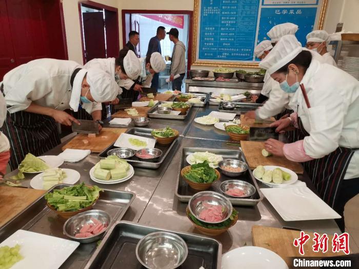 拉薩聚焦高校畢業(yè)生、農(nóng)牧民就業(yè)任務(wù)指標(biāo)均超額完成