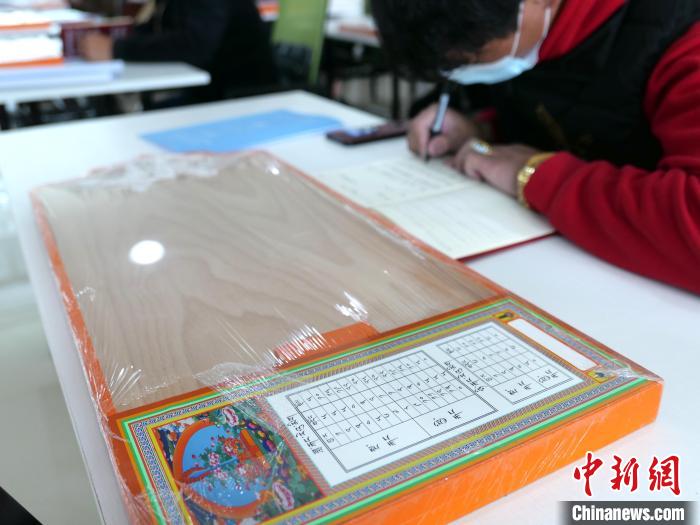 圖為天文歷算計(jì)算工具?！≈x牧 攝